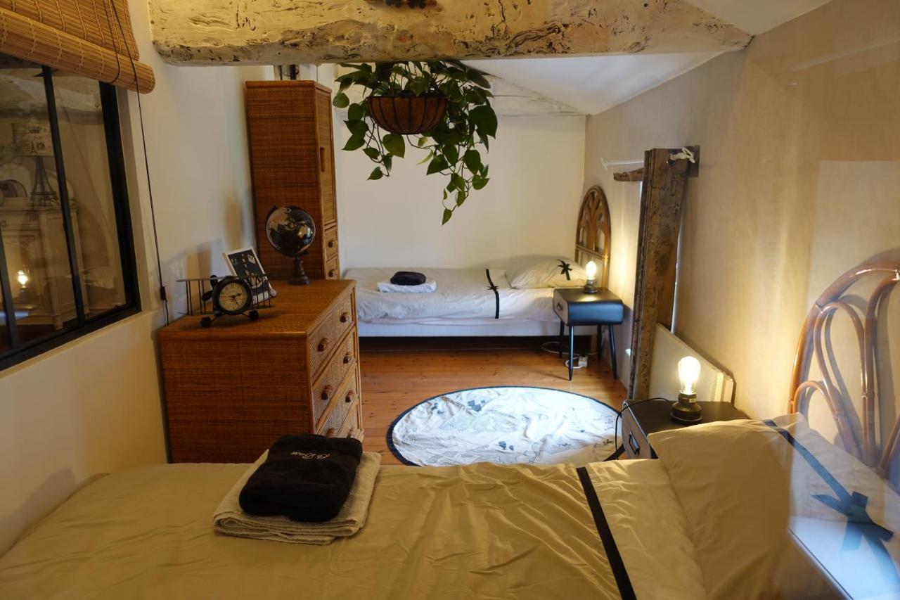 Gite 4 Etoiles Avec Hebergement Insolite - 10 Personnes Foussais Exterior foto