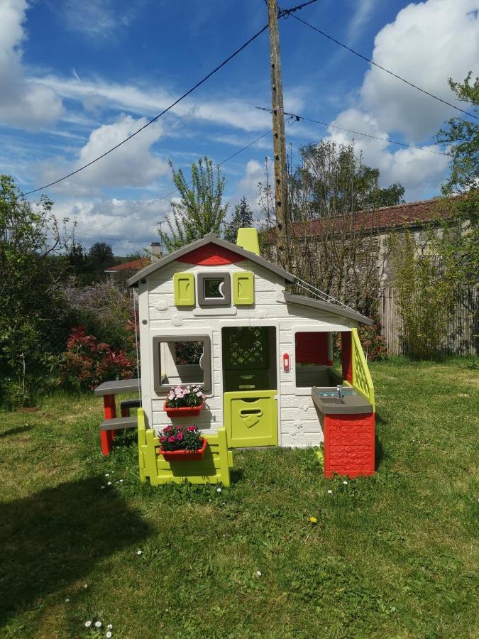 Gite 4 Etoiles Avec Hebergement Insolite - 10 Personnes Foussais Exterior foto